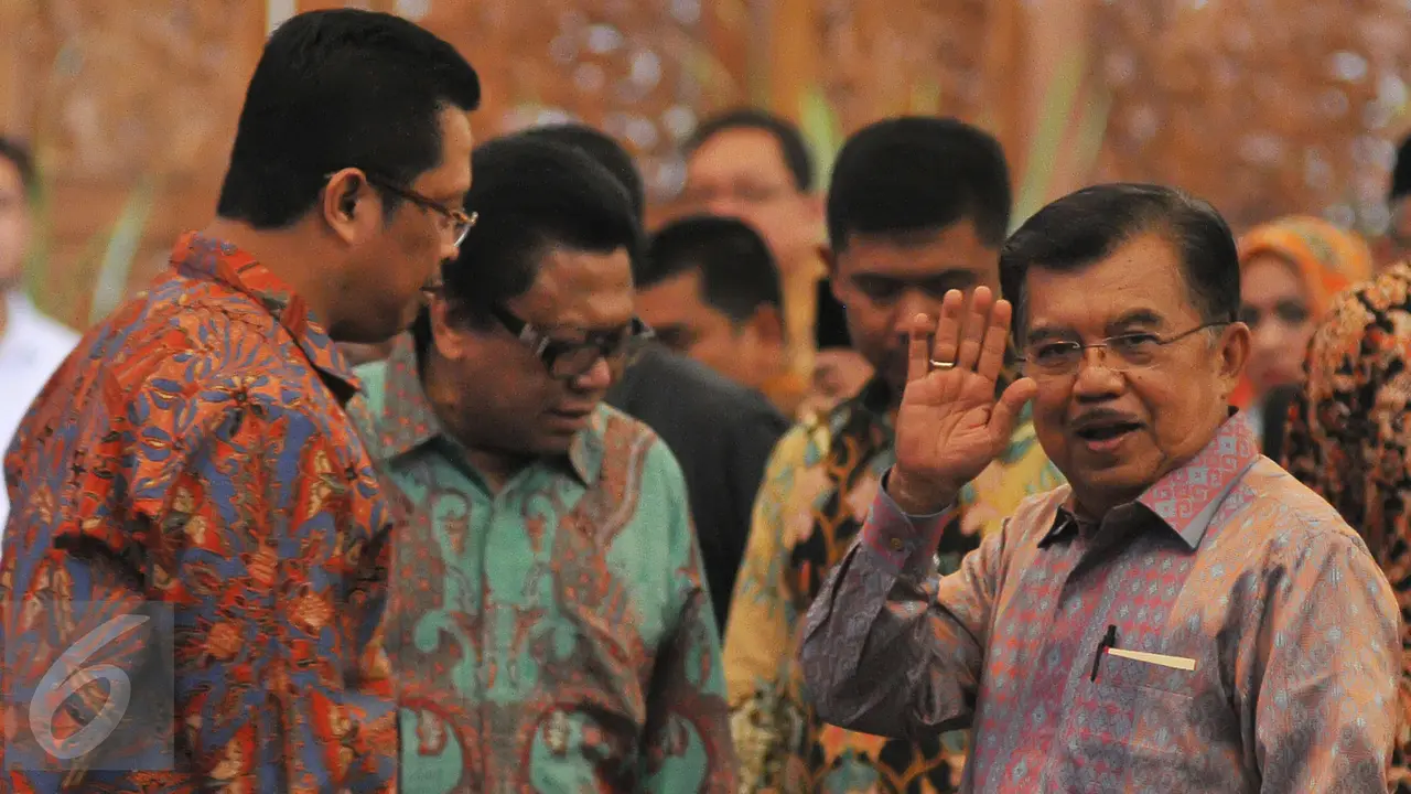 20150818-Wapres JK Hadiri Peringatan Hari Konstitusi di Gedung MPR-Jakarta