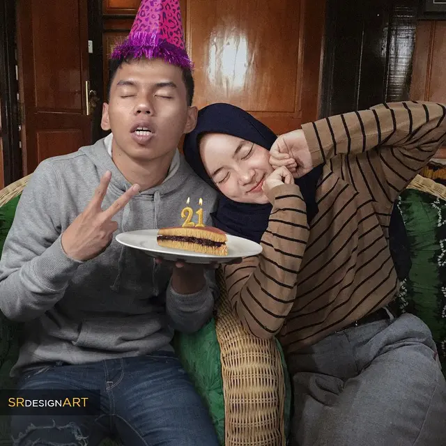 6 Editan Foto Pria Bersama Penyanyi Cewek Tanah Air, Kocak