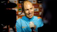 Gelandang tim nasional Belanda Arjen Robben ketika diwawancarai seusai latihan di Alkmaar, 11 November 2016. (AFP/Koen van Weel)