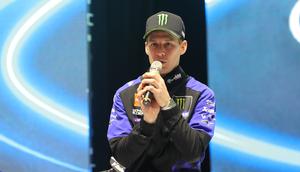 Tim memperkenalkan YZR-M1 versi terbaru yang telah didesain ulang total yang akan menjadi senjata utama bagi dua pembalap andalan mereka, Fabio Quartararo dan Alex Rins. (Bola.com/M Iqbal Ichsan)