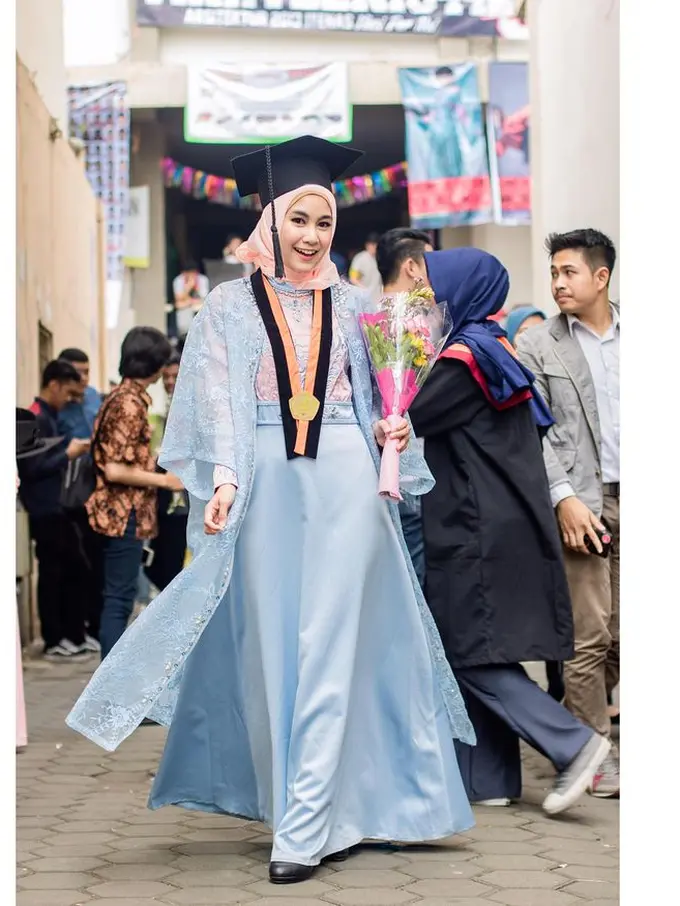 Kebaya Wisuda Anisa Rahma
