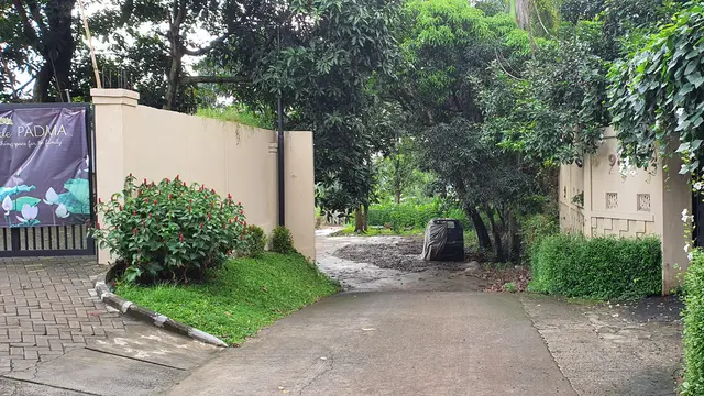 Jalan Parakan Sembilan RT4/5, Kelurahan Cinangka, Sawangan, Kota Depok, viral karena menjadi jalan buntu.