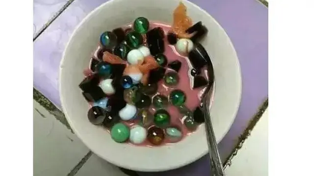 8 Potret Menu Takjil untuk Buka Puasa Ini Nyeleneh Banget