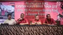 Wakil Kepala BBHA PDIP Yanuar P Wasesa (dua kiri) berbicara dalam peluncuran buku Catatan Hukum Akhir Tahun 2018 PDIP di Jakarta, Kamis (20/12). Merujuk data, kader-kader PDIP menduduki peringkat pertama terjaring OTT KPK. (Liputan6.com/Faizal Fanani)