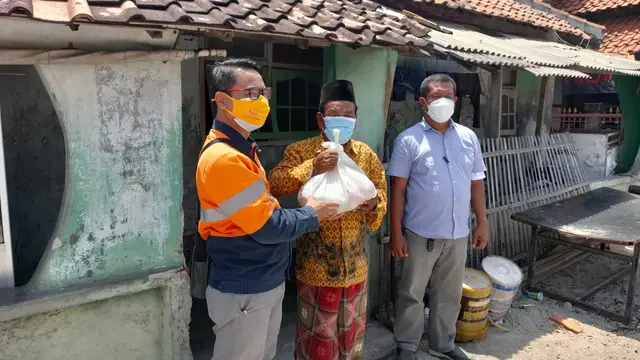 Penyaluran Bantuan Sembako Tidak Timbulkan Kerumunan. (Rabu, 06/10/2021).