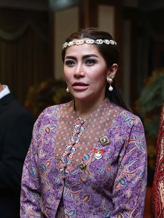 Cinta Penelope juga menjelaskan jika dirinya pernah mendapat ajakan mulai dari yang secara halus hingga dibilang sok jual mahal. Bagaimana pun Cinta Penelope tetap teguh pada pendiriannya untuk tidak terlibat hal seperti itu. (Nurwahyunan/Bintang.com)