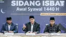 Menteri Agama Lukman Hakim (tengah), Ketua Komisi VIII DPR RI Ali Taher dan Ketua MUI Yusnar Yusuf saat keterangan pers Sidang Isbat 1 Syawal 1440 H di Kementerian Agama, Jakarta, Senin (03/6/2019). Hilal belum terlihat di 105 titik lokasi yang tersebar di 33 provinsi. (Liputan6.com/Faizal Fanani)