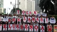Komunitas ForBali Jakarta menggelar aksi menolak reklamasi Teluk Benoa (Devira Prastiwi/Liputan6.com)