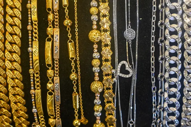 Rincian Harga Jual Emas Perhiasan di Laku Emas