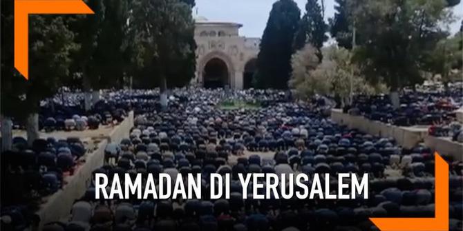 VIDEO: Saat Ramadan, Ratusan Ribu Orang Memadati Yerusalem