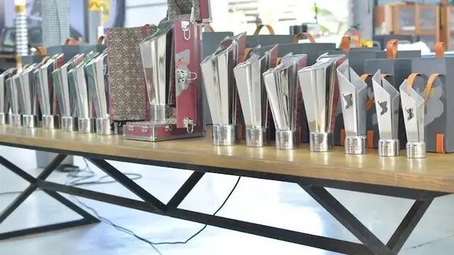 Berunsur Batik, Begini Penampakan Trofi MotoGP Mandalika 2022 Hasil Karya Anak Bangsa