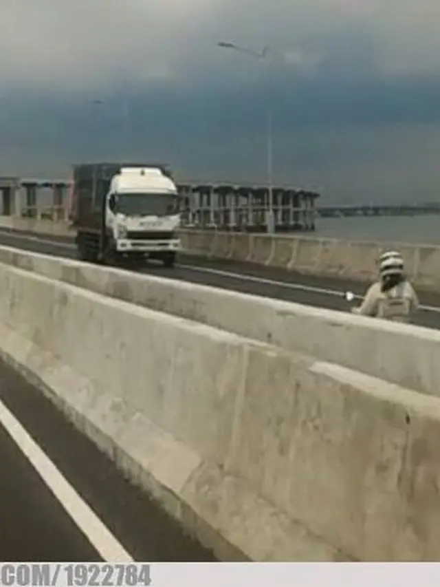 Gokil, Lawan Arus di Tol