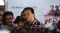Cagub dan cawagub DKI Jakarta,  Basuki Tjahja Purnama (Ahok) dan Djarot Saiful Hidayat memberikan keterangan di Rumah Lembang, Jakarta, Rabu (16/11). Ahok menerima penetapan dirinya sebagai tersangka kasus penistaan agama. (Liputan6.com/Faizal Fanani)