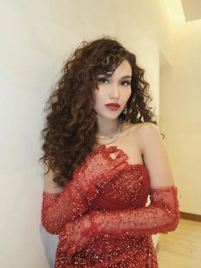 Ayu Ting Ting bergaun merah (Instagram/ayutingting92)