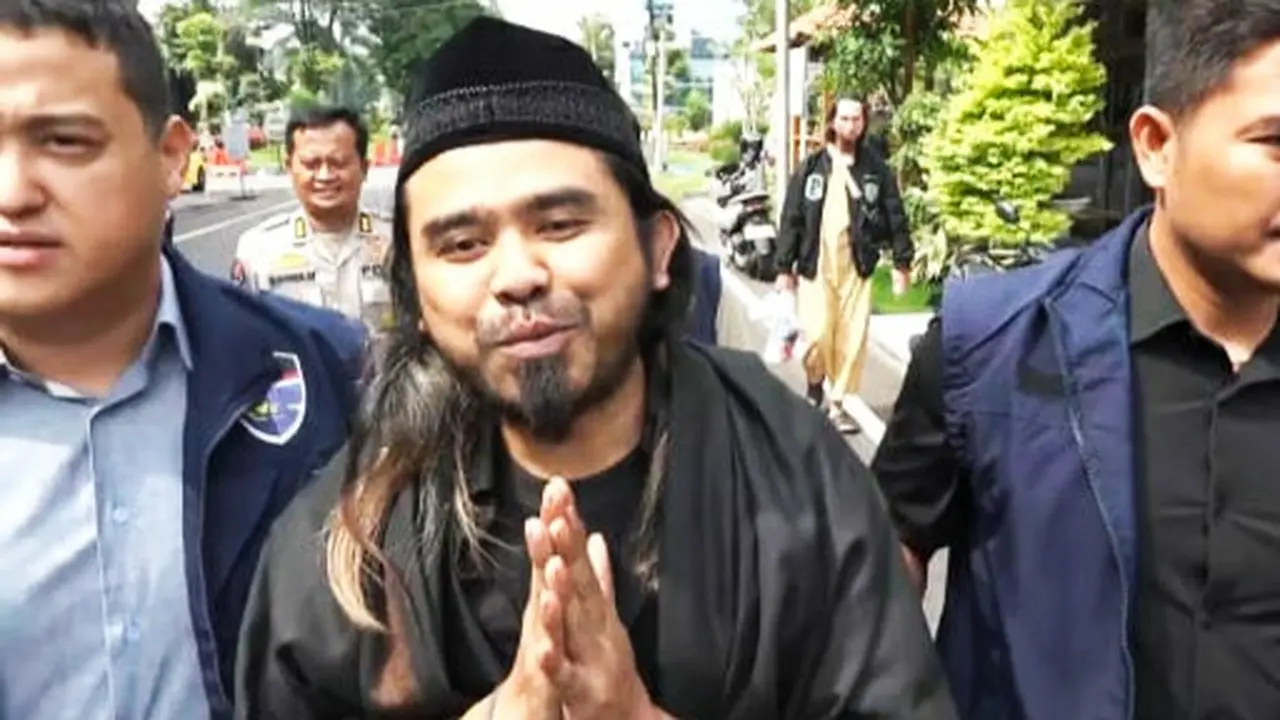 Samsudin saat diamankan di Polda Jatim. (Istimewa)