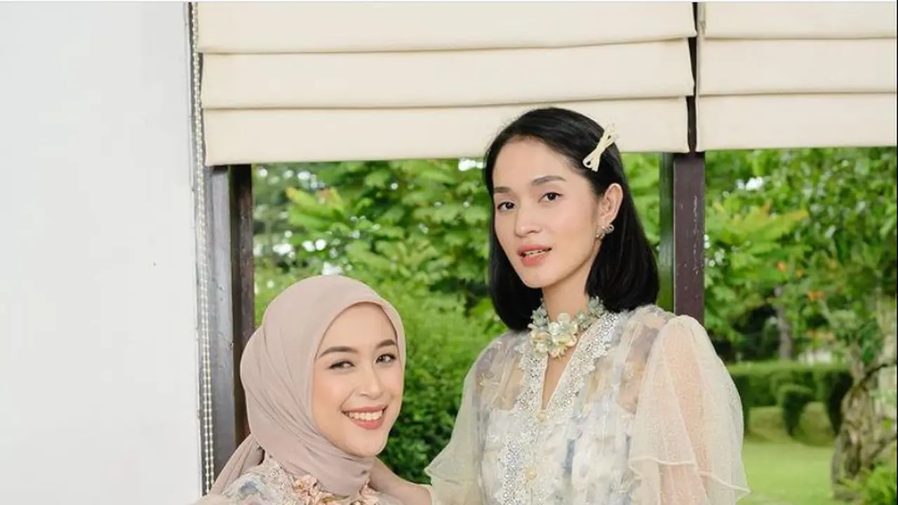 Baju lebaran wanita Fairy Garden Blouse (Sumber: Instagram/haideeorlin)