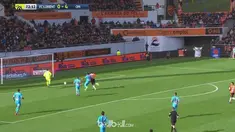 Berita video blunder yang dilakukan kiper Olympique Marseille, Yohann Pele, yang berakibat kebobolan. This video presented by BallBall.