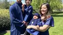 Tasya Kamila kali ini merayakan bersama keluarganya di Amerika. Mereka berempat pun kompak mengenakan busana warna navy. Credit: Instagram (@tasyakamila)