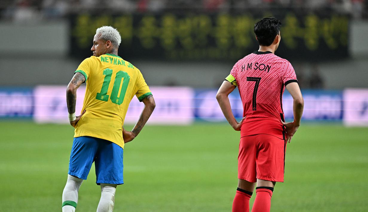 Korea Selatan dan Brasil sebelumnya sudah bertemu sebanyak enam pertandingan dalam sejarah. Selecao lebih perkasa dengan catatan lima kemenangan sementara satu laga lainnya dimenangkan Korea Selatan. Pada pertemuan ketujuh ini, gol kemenangan Brasil dicetak oleh Richarlison (7'), Neymar (42' dan 57'), Philippe Coutinho (80'), dan Gabriel Jesus (90+3'). Sementara itu, satu gol dari Korea Selatan dicetak oleh Hwang Ui-jo. (AFP/Jung Yeon-je)