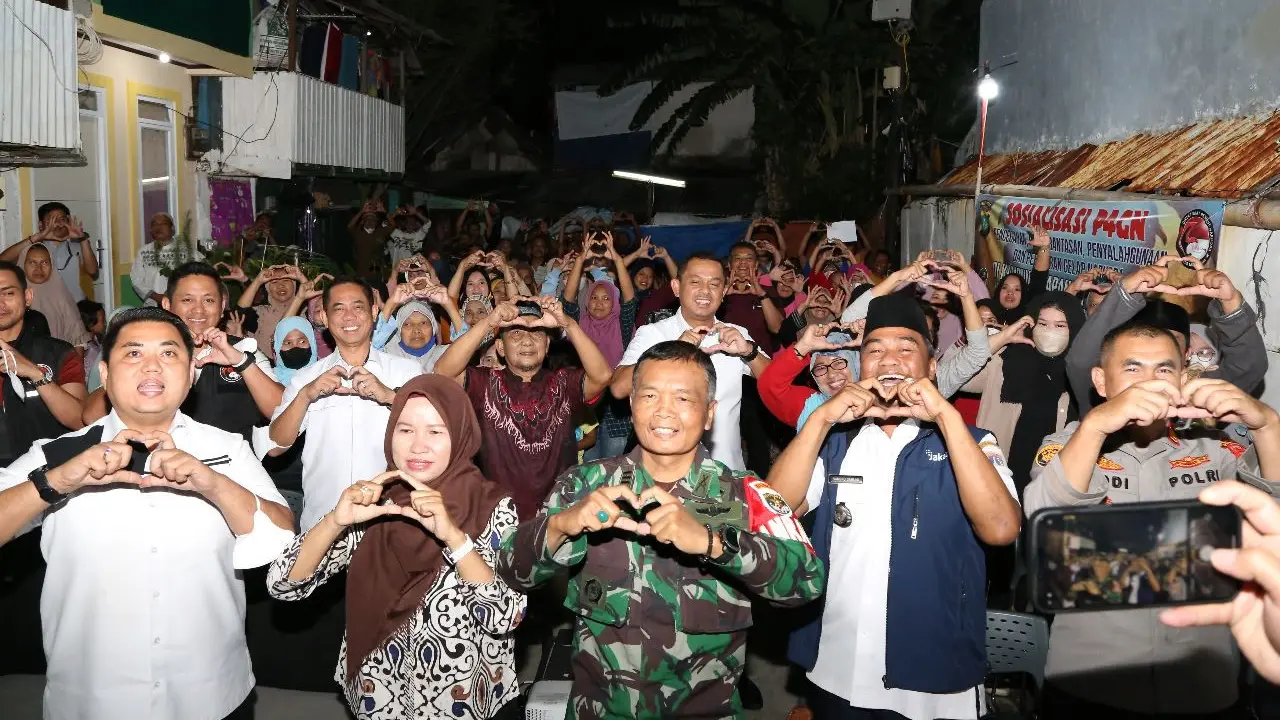 Polda Metro Jaya melakukan sosialisasi dan pencegahan peredaran narkoba di Kampung Boncos yang berubah menjadi Kampung Kiapang.
