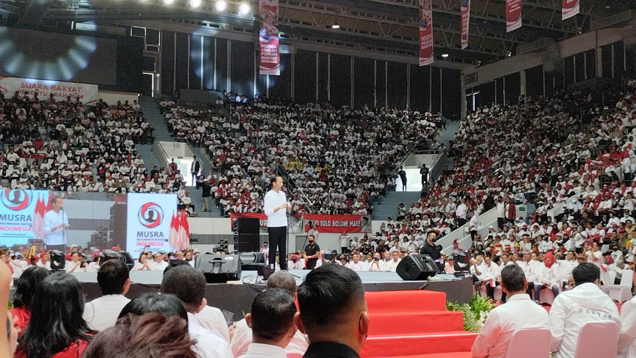 Presiden Joko Widodo (Jokowi) hadir dalam puncak musyawarah rakyat (Musra)  Indonesia yang digelar di Istora, Senayan, Jakarta Pusat, Minggu (14/5/2023) (Liputan6.com/Winda Nelfira)