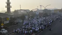 Umat muslim melaksanakan salat Idul Adha di Bekasi, Jawa Barat, Minggu (10/7/2022). (REZAS/AFP)