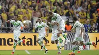 VfL Wolfsburg berhasil menjuarai DFB Pokal musim ini usai membungkam Borussia Dortmund dengan skor 3-1. (AP Photo/Michael Sohn)