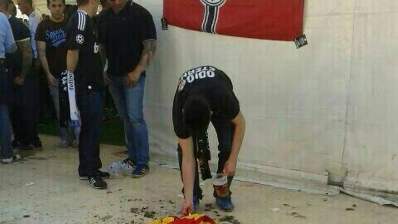 Fans Madrid Bakar Bendera Catalan Jelang Final Copa del Rey
