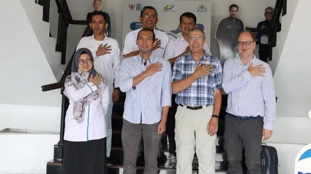 Peneliti dari Jerman bersama jajaran pegawai PTPN V dalam penjajakan kerjasama pemanfaatan energi baru terbarukan.