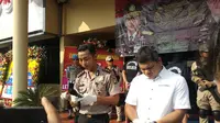 Polisi menangkap 4 orang anggota sindikat penjambret Tenda Orange (Merdeka.com/Ronald)