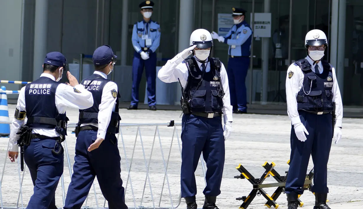 Negara-negara yang para pemimpin keuangannya diundang untuk menghadiri outreach meeting termasuk India, Indonesia, Korea Selatan, Singapura, dan Brasil. (AP Photo/Shuji Kajiyama)
