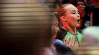 Ekspresi pesenam asal Russia, Angelina Melnikova saat memenangkan kategori All-Around putri Kejuaraan Dunia Gimnastik 2025 di Indonesia Arena, Senayan, Jakarta, Kamis (23/10/2025). (Bola.com/Bagaskara Lazuardi)