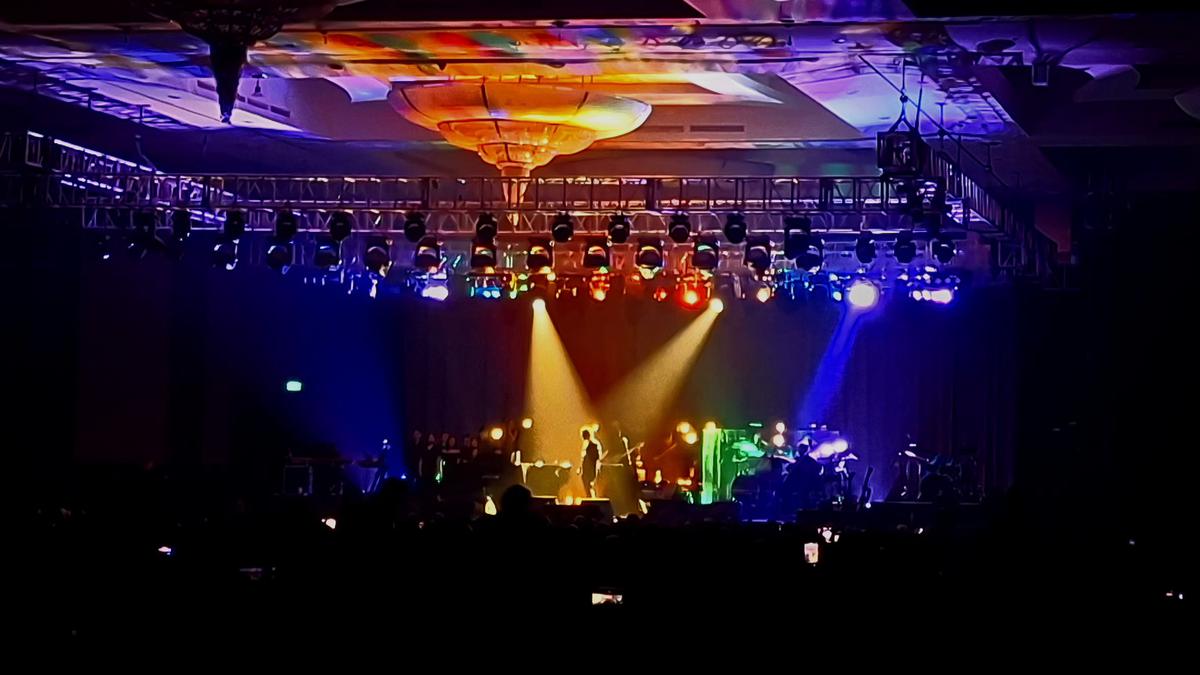 Konser Josh Groban di Jakarta: Curhat Dulu Pemalu dan Susah Bergaul, tapi Berubah Berkat Gurunya