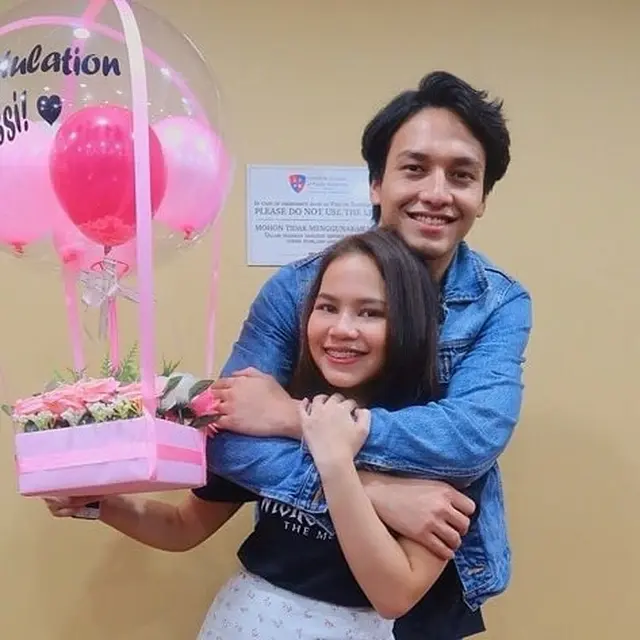 Sering Dikira Pacar, Ini 6 Potret Kebersamaan Jefri Nichol dan Sang Adik
