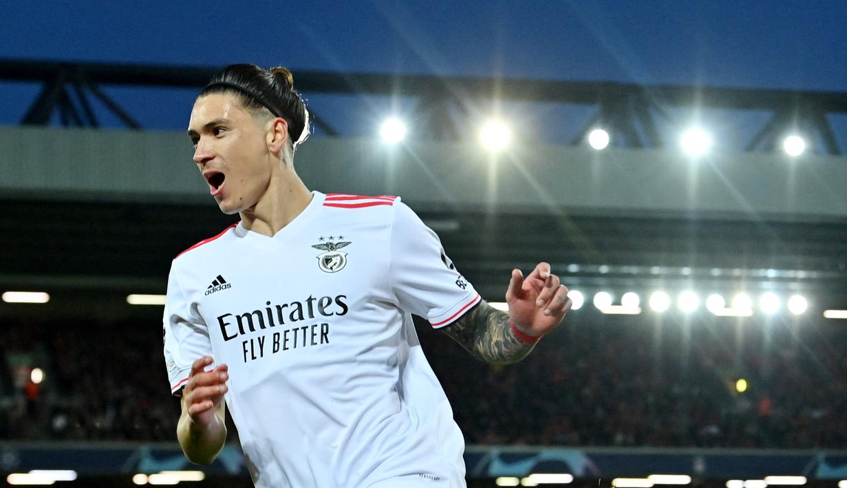 Perjuangan Benfica di Liga Champions memang telah habis. Tapi, perbincangan soal Benfica belum akan usai. Sebab, panggung Liga Champions telah membawa Benfica melahirkan bintang baru bernama Darwin Nunez. (AFP/ Paul Ellis)