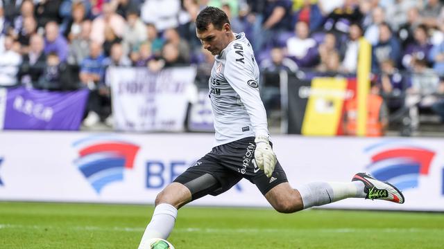 Ikut Menyerang, Gawang Kiper Ini Malah Kebobolan