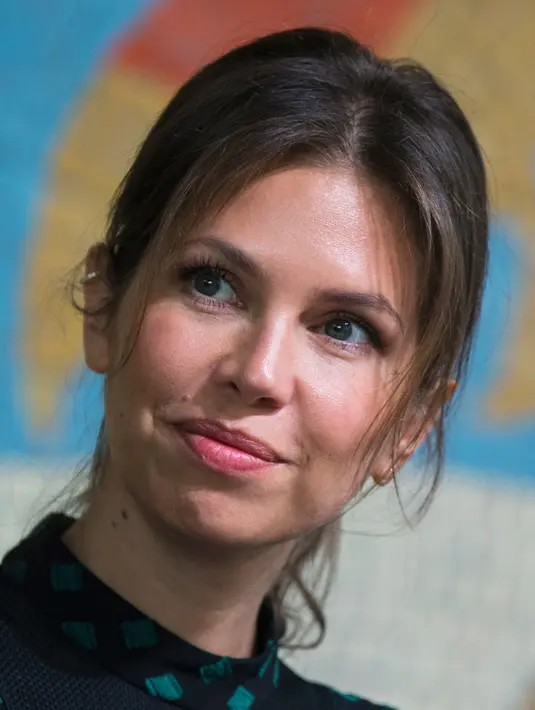 Dasha Zhukova, pendiri Museum Seni Kontemporer Garase, menghadiri sebuah konferensi pers di sebuah pratinjau pembukaan gedung museum baru di Moskow, Rusia pada 10 Juni 2015. Abramovich dan Dusha menikah di 2008 silam. (AP Photo/Matt Dunham)