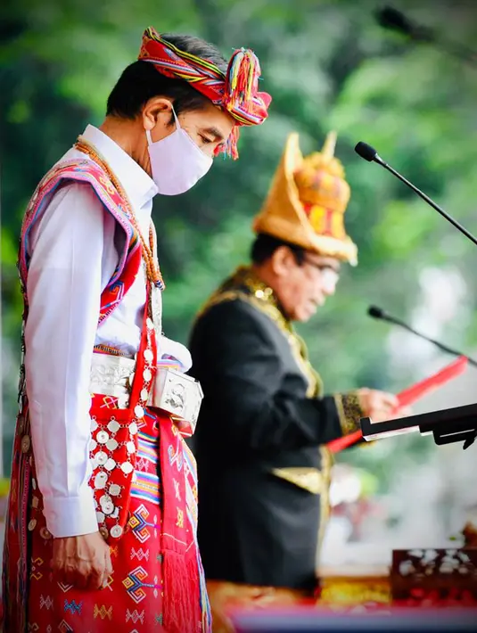 Presiden Joko Widodo atau Jokowi saat mengikuti Upacara Peringatan Detik-detik Proklamasi di halaman Istana Merdeka Jakarta, Senin (17/8/2020). Kali ini, Presiden Jokowi memilih menggunakan baju adat Timor Tengah Selatan dari Nusa Tenggara Timur ( NTT). (Foto: Biro Pers Sekretariat Presiden)