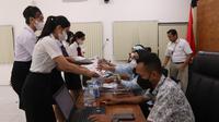 Para milenial antusias datang dari berbagai daerah di Indonesia untuk mengikuti proses penerimaan awak kabin pesawat Lion Air Group dan Super Air Jet.