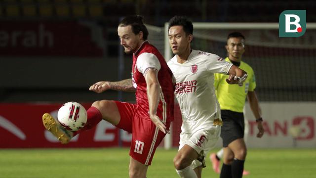 FOTO: Masih Imbang 0-0, Persija Kontra PSM di Babak Pertama - Marc Klok; Sutanto Tan