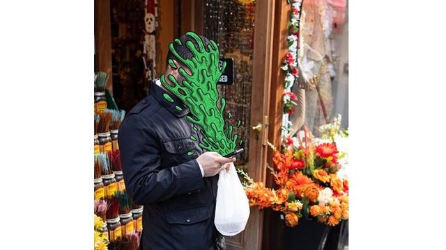 6 Ilustrasi ini Kritisi Perilaku Orang Habiskan Waktu Lama dengan Ponsel, Kreatif