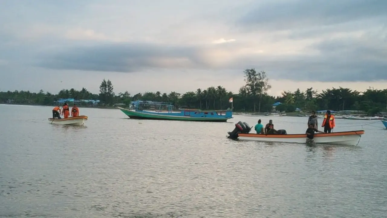Perahu terbalik di Sarmi