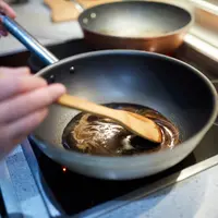 Tips membuat karamel./Copyright shutterstock.com/g/xalanx