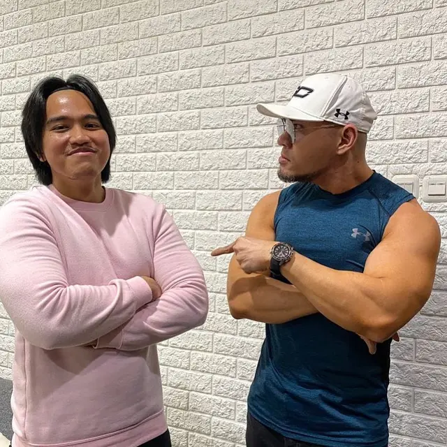6 Potret Terbaru Kaesang Pangarep dengan Rambut Gondrong, Bikin Pangling