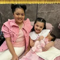 Tampak Menggemaskan, Tampilan Amora dan Arsy yang Baru Saja Menjadi Tante dari Anak Aurel Hermansyah/dok. @ashanty_ash