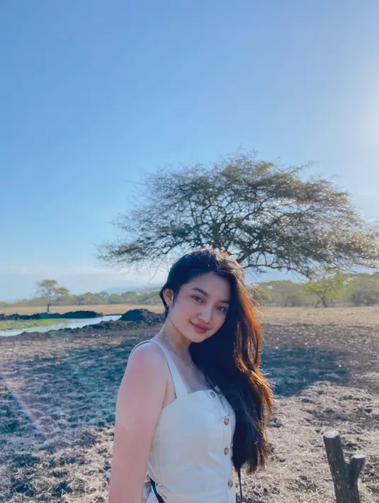 Khalisha Farah pun beberapa kali unggah momen liburannya dalam media sosial Instagram. Baik saat berada di pantai hingga bsaat main ke Kawah Ijen di Banyuwangi. Ia pun tampil dengan gaya kasual yang menawan. (Liputan6.com/IG/khalishafarah)