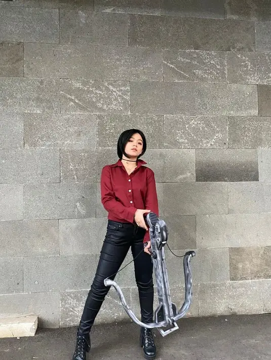 <p>Tampil totalitas, penampilan garang Cinta Kuya saat cosplay ini menuai decak kagum warganet. (Instagram/cintakuya).</p>