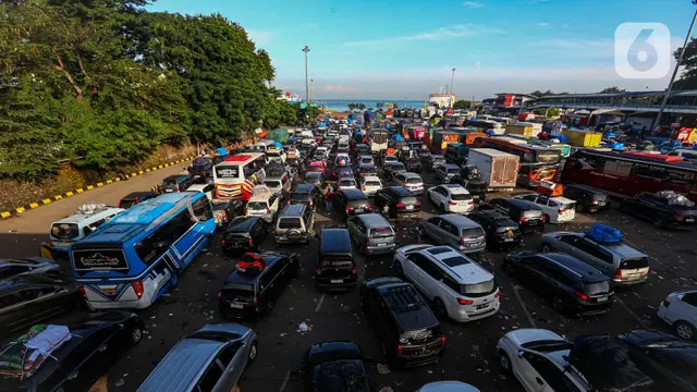 Ratusan Pemudik di Pelabuhan Merak Dialihkan ke Ciwandan