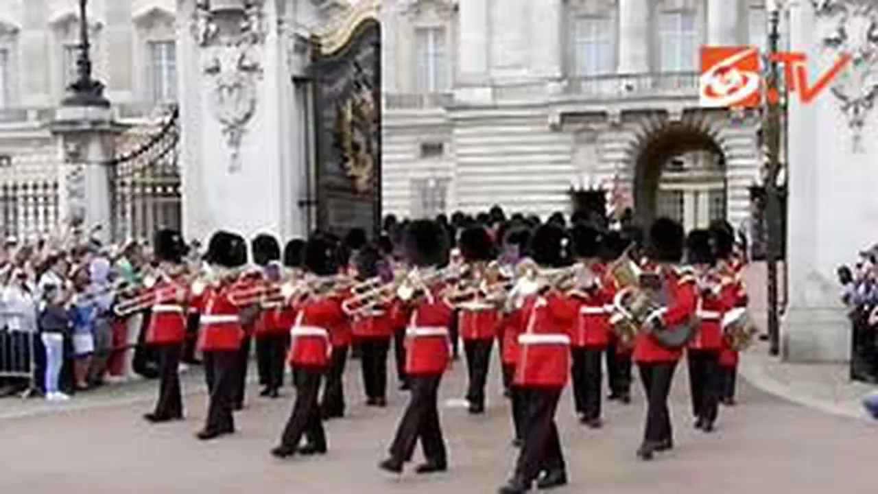 penjaga-buckingham120830d.jpg