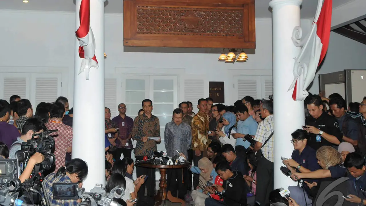 Tawa Puas Jokowi-JK Saat Umumkan Jumlah Menteri